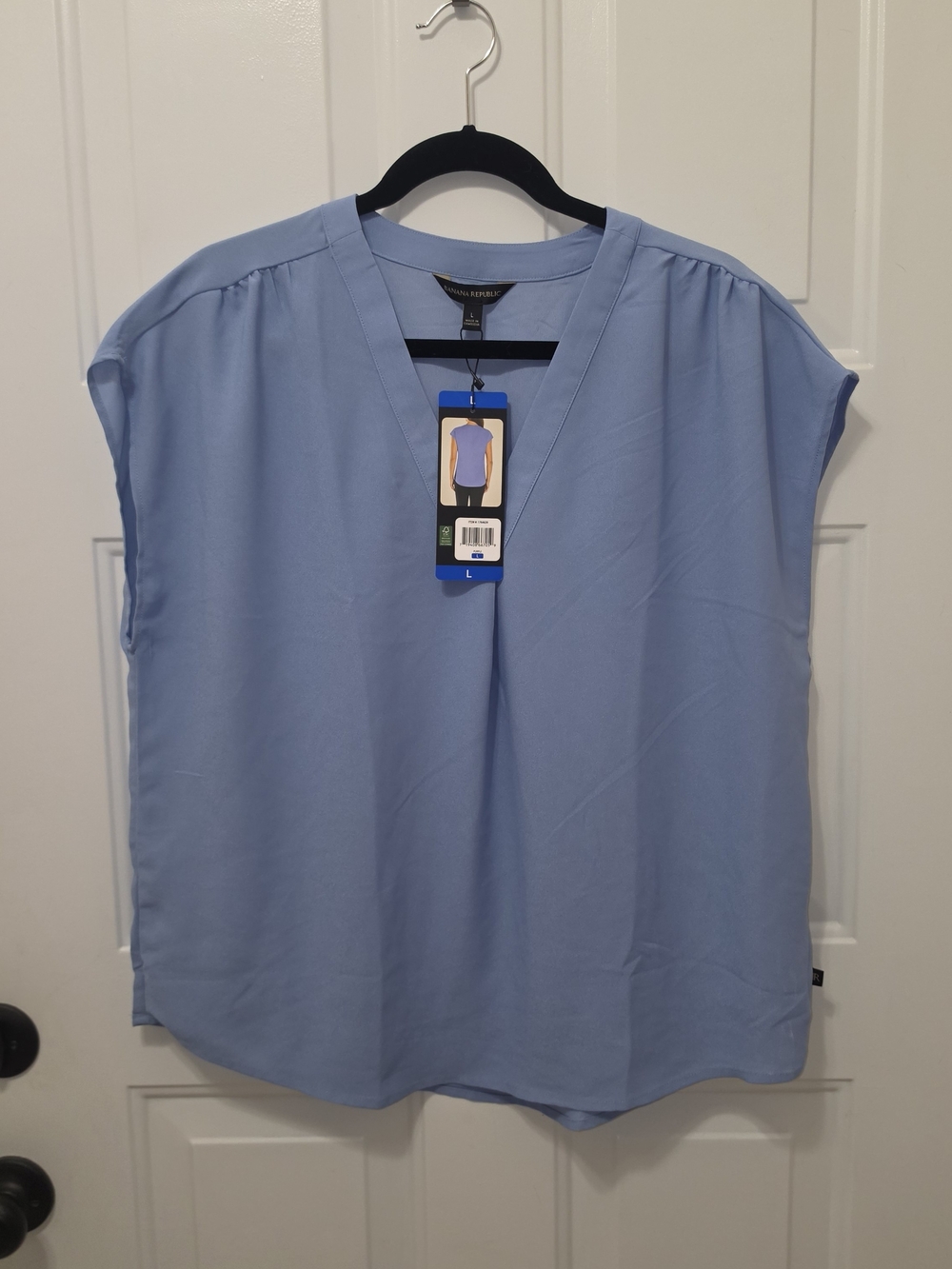 Banana Republic NWT Light Blue V-Neck Cap Sleeve Blouse – Size Large
